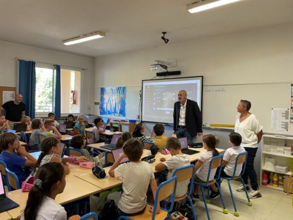 Le tableau blanc investit l'école